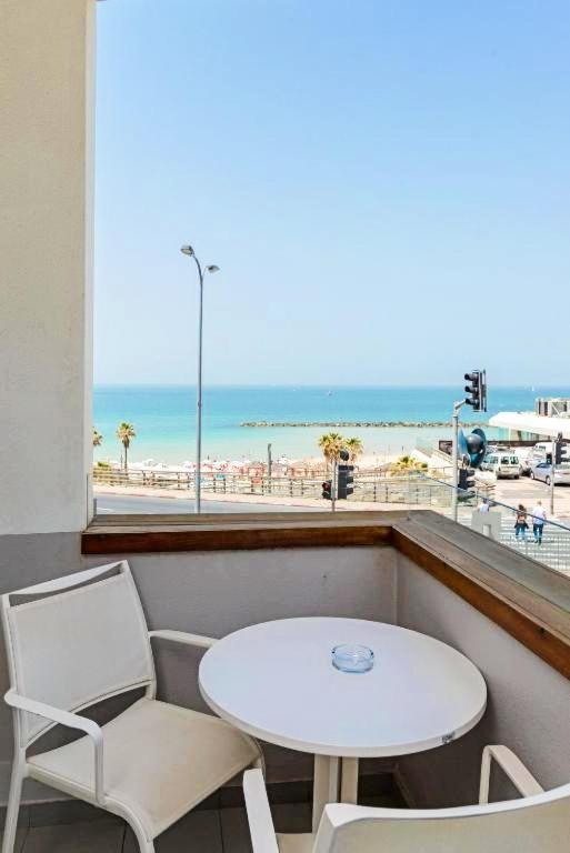 Olive Gordon By The Beach Tel Awiw Zewnętrze zdjęcie